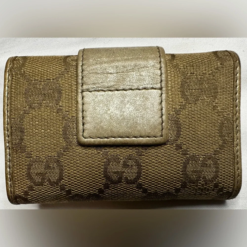 Authentic GUCCI Gold Monogram Key Holder GUC - Picture 15 of 17